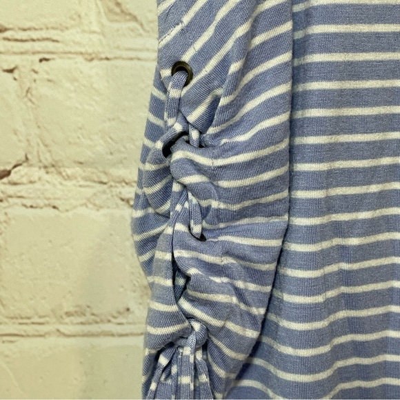 Hollister Must-Have Collection Shirt Women's Medium Round Neck Striped Blue - Picture 5 of 8